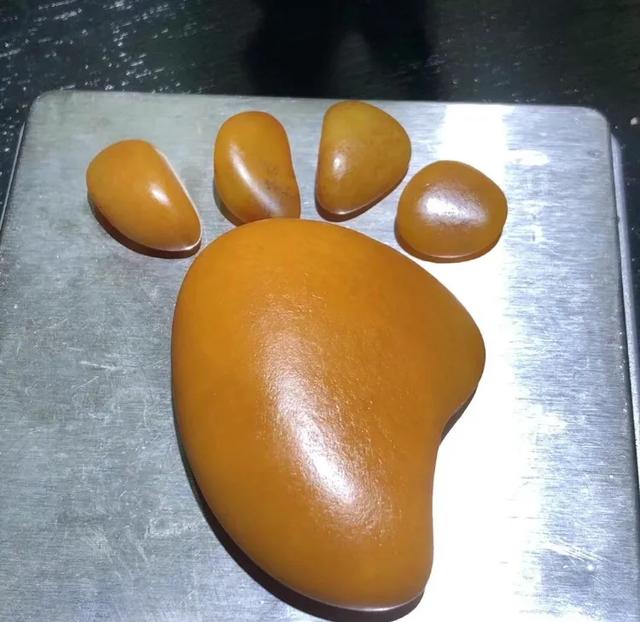 白玉石头,请专家帮鉴定一下这个石头？