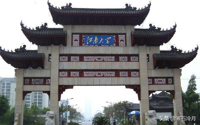 如何看待江南大学在未提前通知的情况下将有学生住的六人间宿舍改成七人间并拆除衣柜？