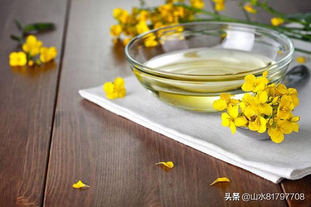 出图《种油菜》请各位老师作诗一首？