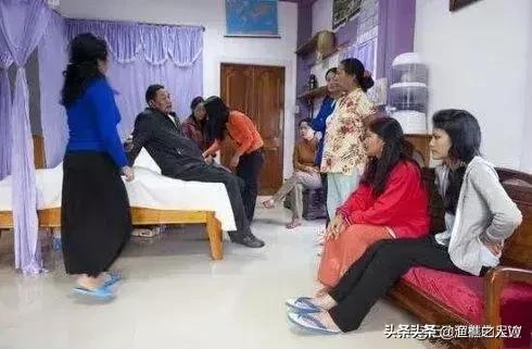 印度男孩被迫娶狗为妻:让自己妻子生很多孩子的男人是什么心理？他是真的爱他的妻子吗？