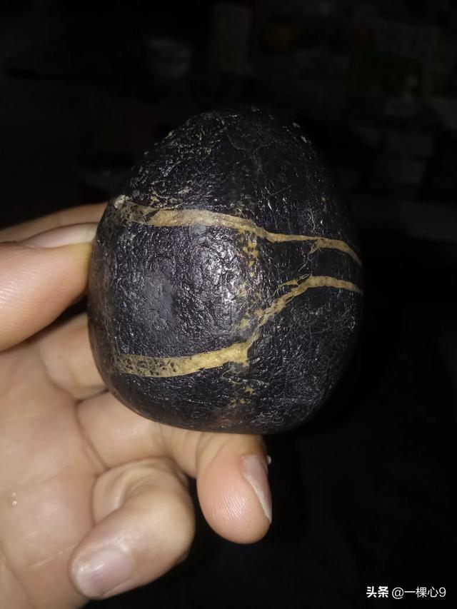 头条问答 - 有熔流物,熔流线的石头算不算陨石?有价值吗?(8个回答)