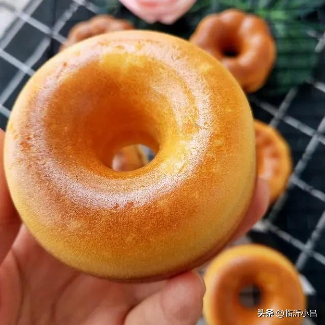 最简单炸甜甜圈的做法:大润发里的甜甜圈怎么做？