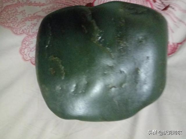 和田青玉一般多少钱啊,青玉有价值吗，和田青玉的特点有哪些？