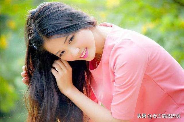 我是女同性恋,喜欢上了一个比我小五岁的女孩,我该怎么做？