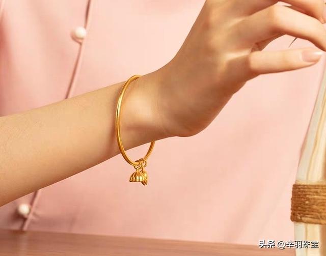52的金手镯是最小的吗,两万元能买什么样的黄金手镯？