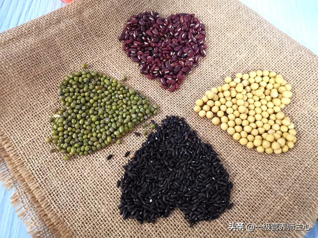 红豆、绿豆、黑豆、花生、莲子、薏仁米放在一起吃，可以吗？插图2