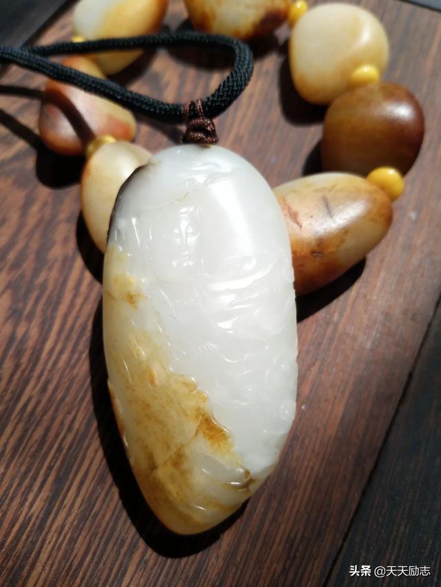 和田玉为什么不通透不透亮,为什么和田玉有籽料而青海玉没有籽料？