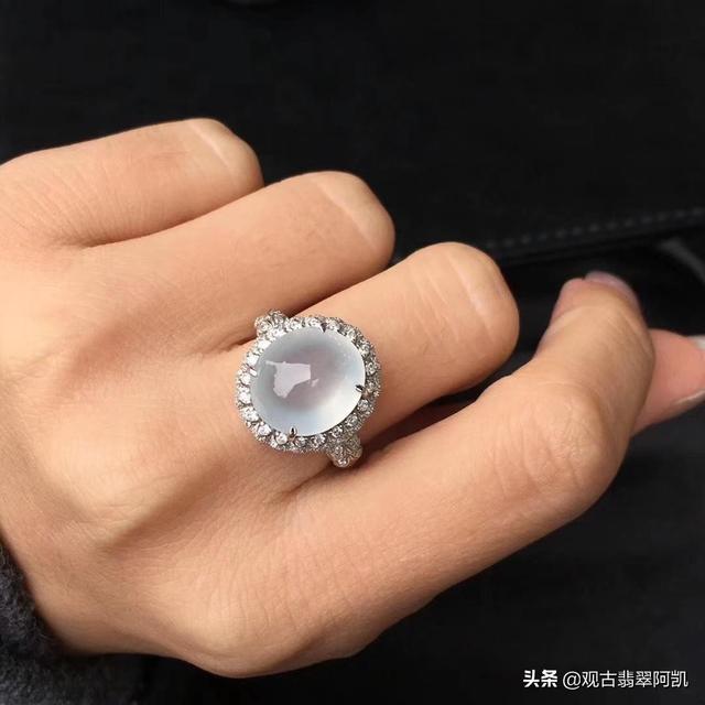 翡翠果冻底是哪个级别,老的翡翠内部结构应如何区分？