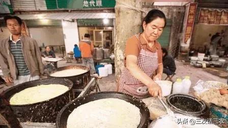 想在乡镇集市上摆地摊,不知道卖什么赚钱,请大家给个建议？