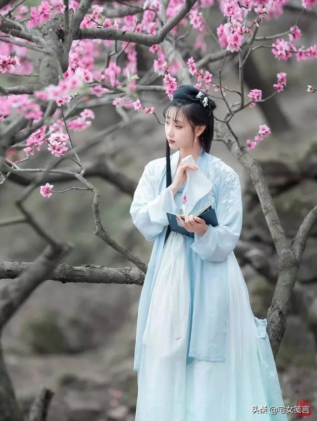 乐韵演员:邓婕是不是最经典的王熙凤和新版红楼的凤姐有什么区别
