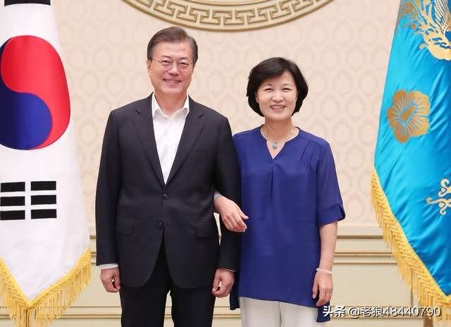 严仁美:怎么看待被称之为文在寅心腹秋美爱，被要求辞职呢？