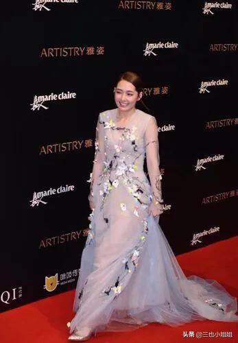 郭碧婷身高:郭碧婷出席巴黎时装周，穿的黑色半透轻薄透纱长裙是什么风格？