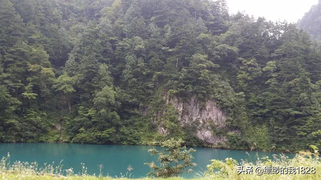 我把我闺蜜介绍给了另一个很要好的朋友,结果她们两个走到一起,把我抛弃了,我该怎么办？
