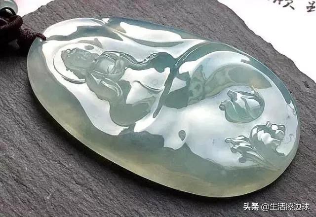 玉镯和翡翠手镯哪个养人,翡翠养人吗？翡翠可以收藏吗？