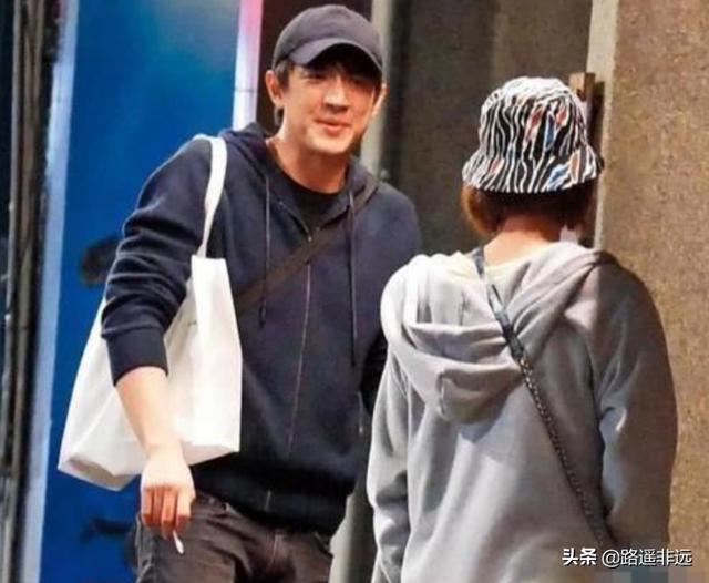 林更新活跃像粉头:林更新为什么叫“林狗”，他的微博真的很搞笑吗？