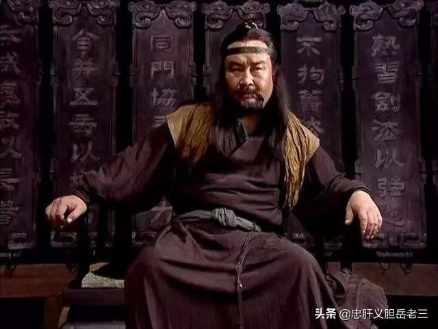 《笑傲江湖》小说当中，左冷禅独创的寒冰真气能够战胜岳不群的紫霞神功吗？你怎么看？