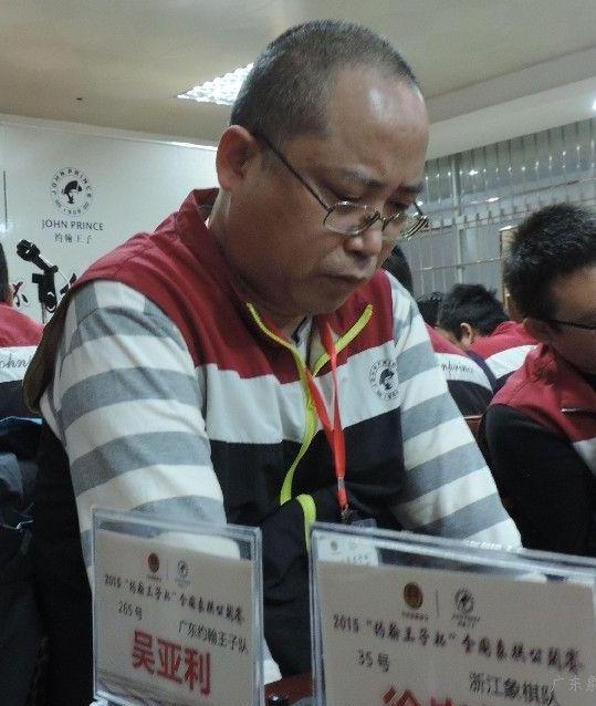 天天象棋业5水平的人和王天一下棋,王天一让两车,谁能赢？