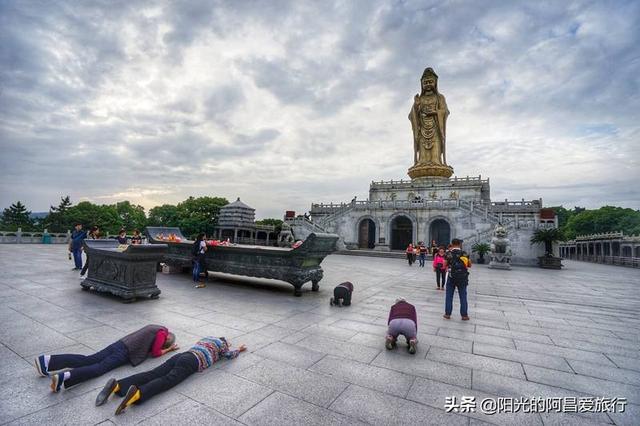 南海普陀山在哪里，普陀山南海观音大佛像的结构和造价以及周边景况怎么样