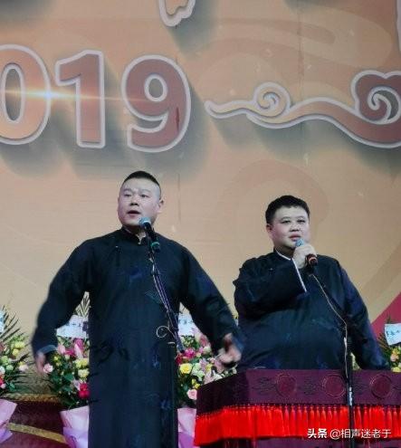 岳云鹏发文悼念父亲:许多年没联系的同事，刚刚打电话通知他父亲去世了，该怎么办？
