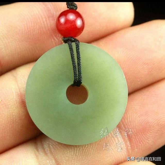 女人和田玉戴什么图案好,送礼送和田玉合适吗？有哪些礼物值得推荐？