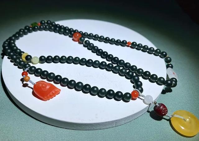 玉是什么做的,大型玉琮一般是用什么玉做的，怎么看？