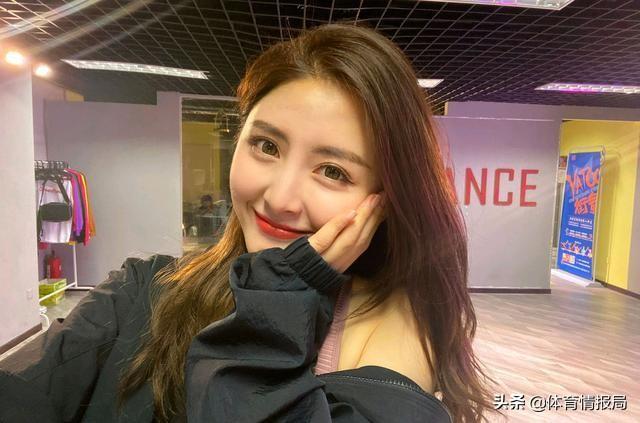 宋美娜:王思聪直播首秀，一群月薪3000的网友给富豪打赏，你怎么看？