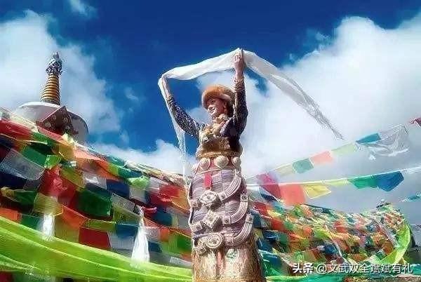 韩红在抗击疫情中,捐款捐物,亲临抗疫一线,她的行动有何启示？