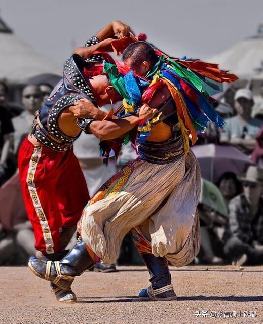 和蒙古摔跤手比试用传统武术招式能赢吗