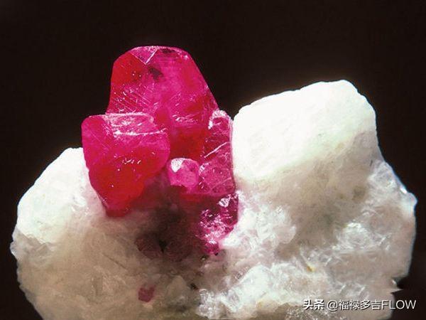 红宝石什么颜色最好,哪个国家出产的红宝石最好？