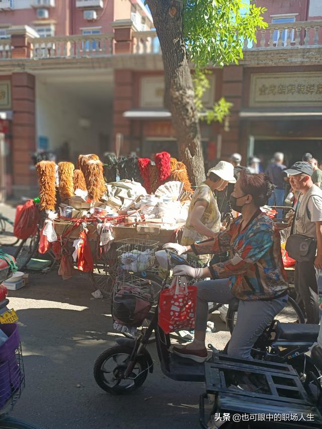 开局摆地摊卖大力:失业了，不知道该做什么？想去摆地摊，不知道可行不可行？(摆地摊做什么好生意)