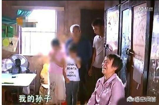 工地狗咬死小孩:重庆狗咬死小孩 2岁女儿被狗咬，失控爸怒抓西施犬从12楼摔下，你怎么看？