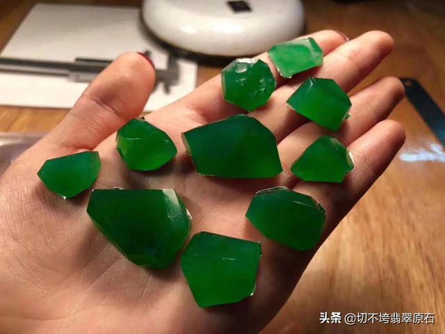 翡翠原石入门级知识大全,高手是怎样入手的翡翠原石呢？