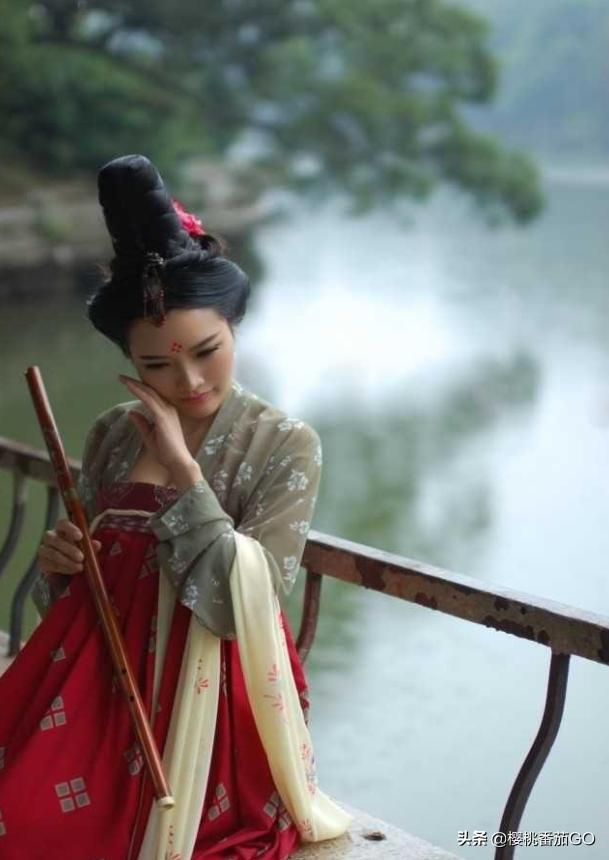重回汉唐歌词:青凤来配什么颜色大袖衫好看