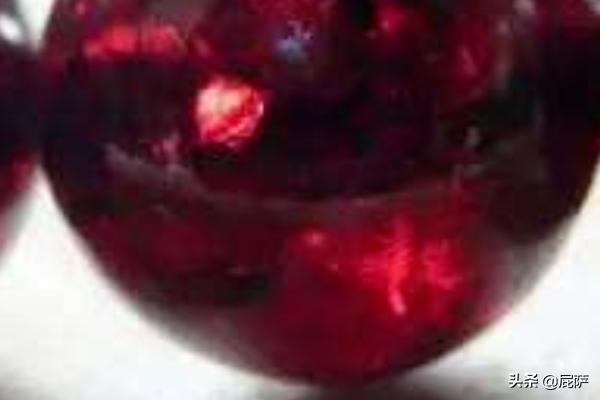 石榴石真假鉴别,怎样简单鉴别石榴石的真假和优劣？