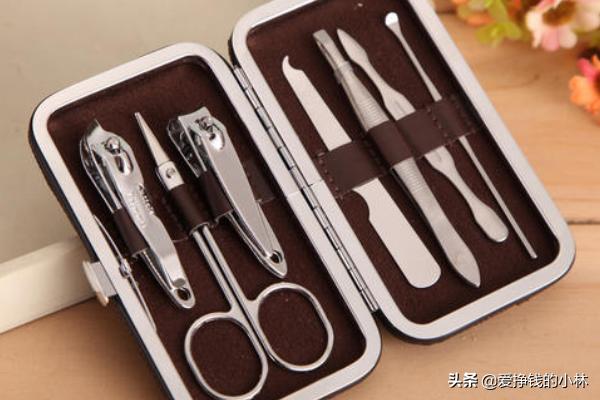 指甲钳套装怎么用:指甲钳套装怎么用图解二十一件套 谁知道指甲刀套装怎么用啊？每个工具的用途是什么？
