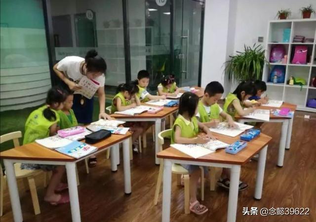 送小狗回家教案托班:刚去托管班孩子就哇哇大哭，我该不该继续送呀？