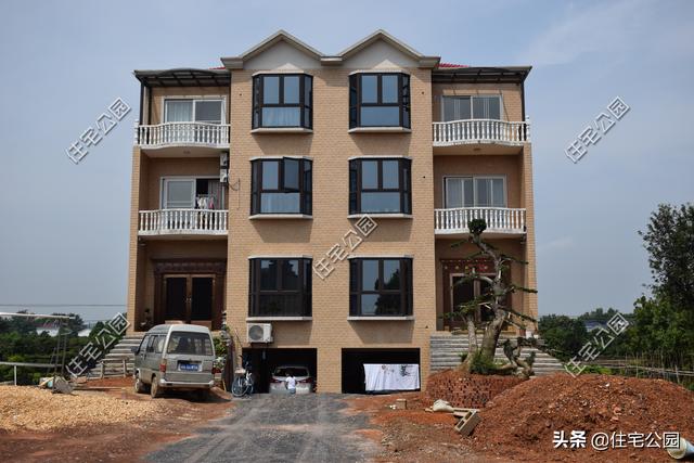 为什么有钱人都住一楼,为什么现在有些富人喜欢回老家盖豪宅？