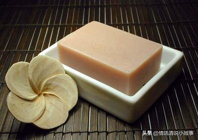 手机壳发黄怎么办,手机壳用久了发黄怎么解决？