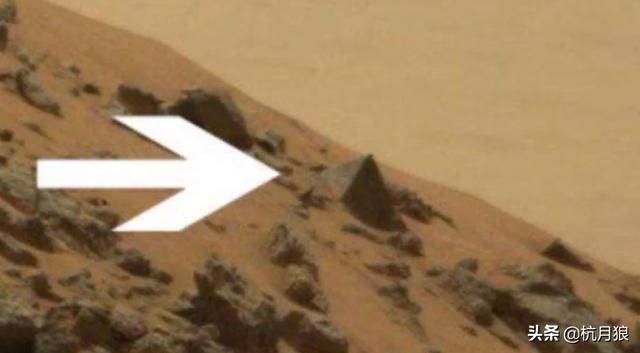 飞机上拍到不明生物，火星上存在地外生物NASA疑似拍到不明生物，这东西是什么