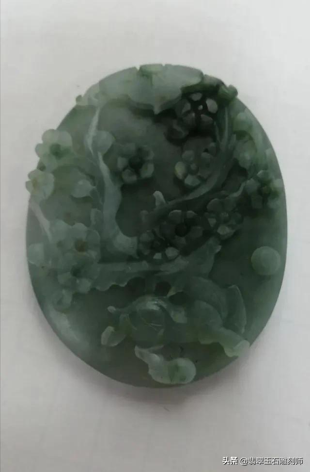 为什么卖毛货翡翠还免费抛光,朋友手里买的翡翠还没抛光，值钱吗？