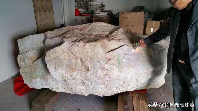 翡翠基础知识入门,新翡翠与老翡翠怎么区分？