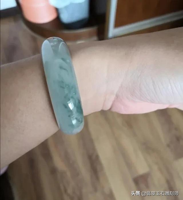 翡翠的种水是什么,麻烦帮看看这个镯子是什么种水的呢？