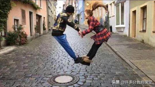 那些整天盯着<a href=https://maguai.com/list/256-0-0.html target=_blank class=infotextkey>朋友圈</a>给别人点赞的都是什么心态