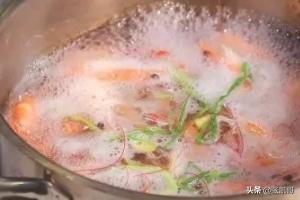 煮虾时用冷水还是热水，煮虾到底是凉水下锅好还是热水下锅好，为什么