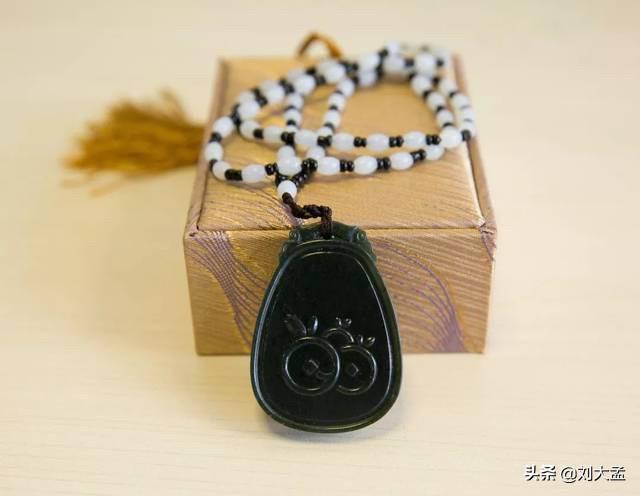 和田玉和和田碧玉一样吗,新疆和田玉青玉籽料值钱吗？