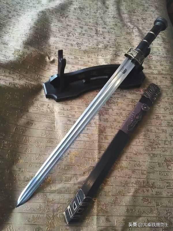 为何中国海军军官佩戴汉剑而不是唐横刀