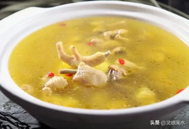 我妈妈是家庭主妇,今年开始身体不如前两年了,想给妈妈买一份礼物,选什么好呢？