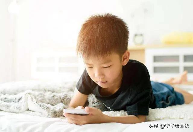 小孩刚上幼儿园，对手机等电子产品非常着迷，家长该怎样管控？