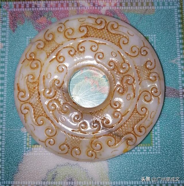 如何看一块玉值不值钱,买了一块玉，大家看看是什么料值多少钱？