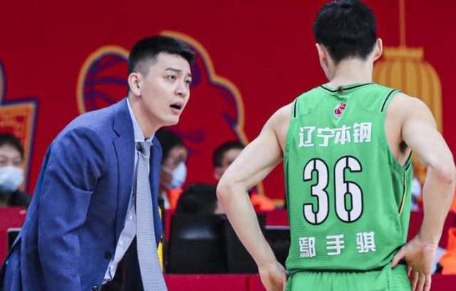 杨鸣女友:CBA第一帅杨鸣被曝疑似出轨，你想说点什么
